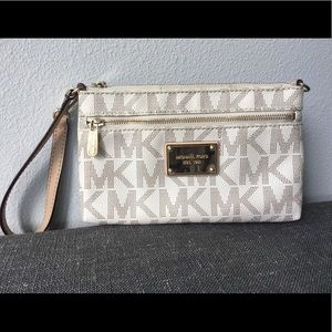 Michael Kors Jet Set Signature Large Wristlet